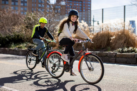 velo_ville_fille_garçon velo_ville_fille_garçon