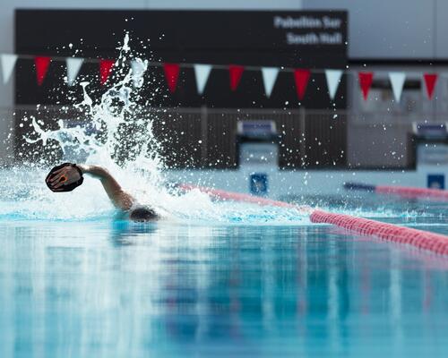 Tipps zum Training mit Schwimmpaddles und wie du die richtige Größe wählst