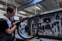 Changement d'un pneu et/ou d'une chambre à air sur roue frein à tambour ou boyau