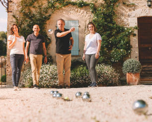 Les boules de pétanque loisir sont idéales pour vos parties estivales. Les boules de pétanque loisir sont idéales pour vos parties estivales.