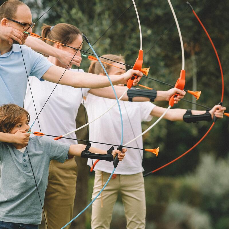 Familie bij de boog ontspruit