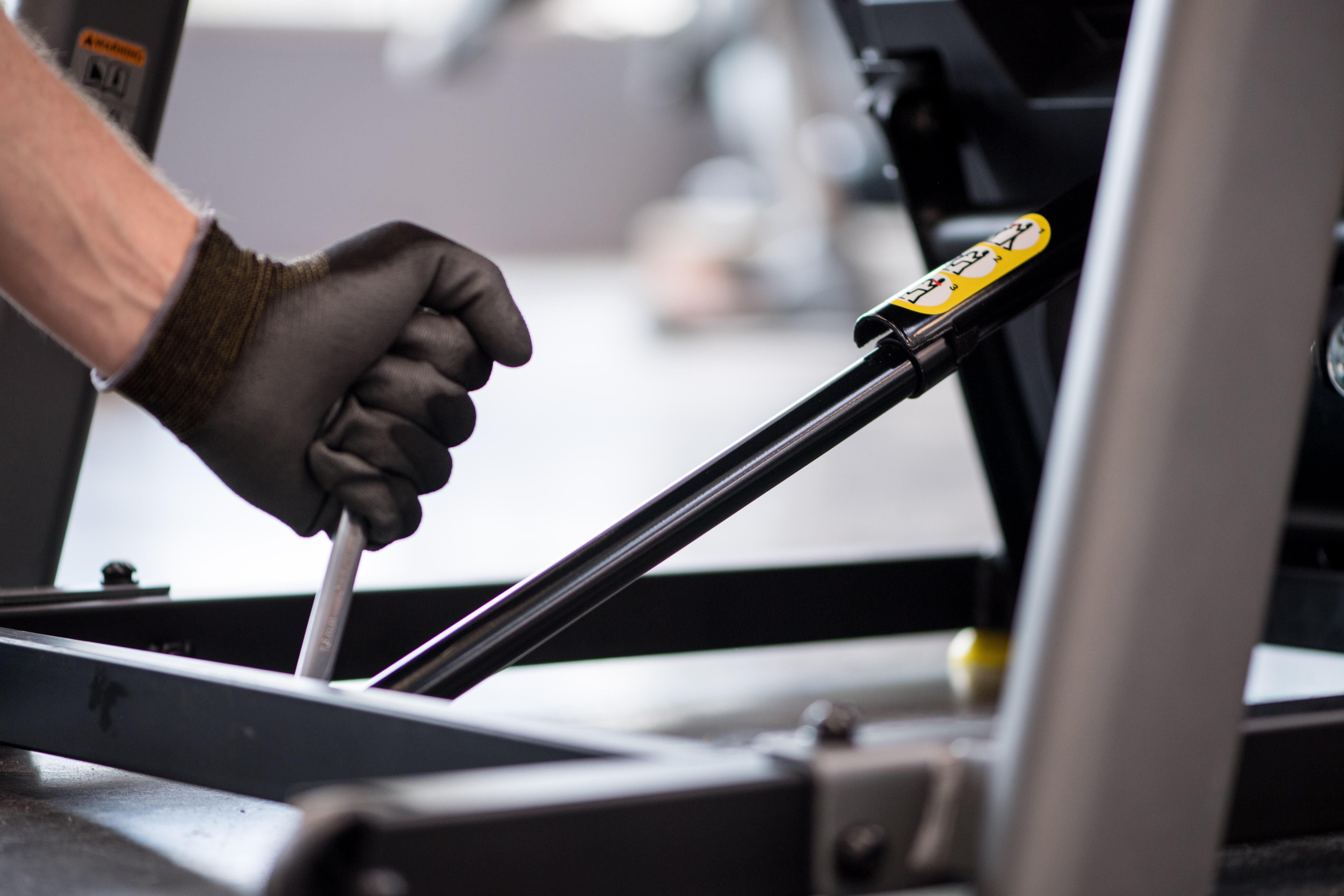 CHANGEMENT DU VERIN D'OUVERTURE/FERMETURE DU TAPIS DE COURSE OU DE MARCHE - WORKSHOP