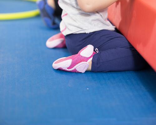 Comment choisir des chaussons de baby gym ?