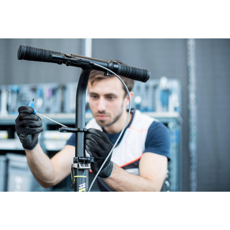 Montage de trottinette et trottinette électrique.