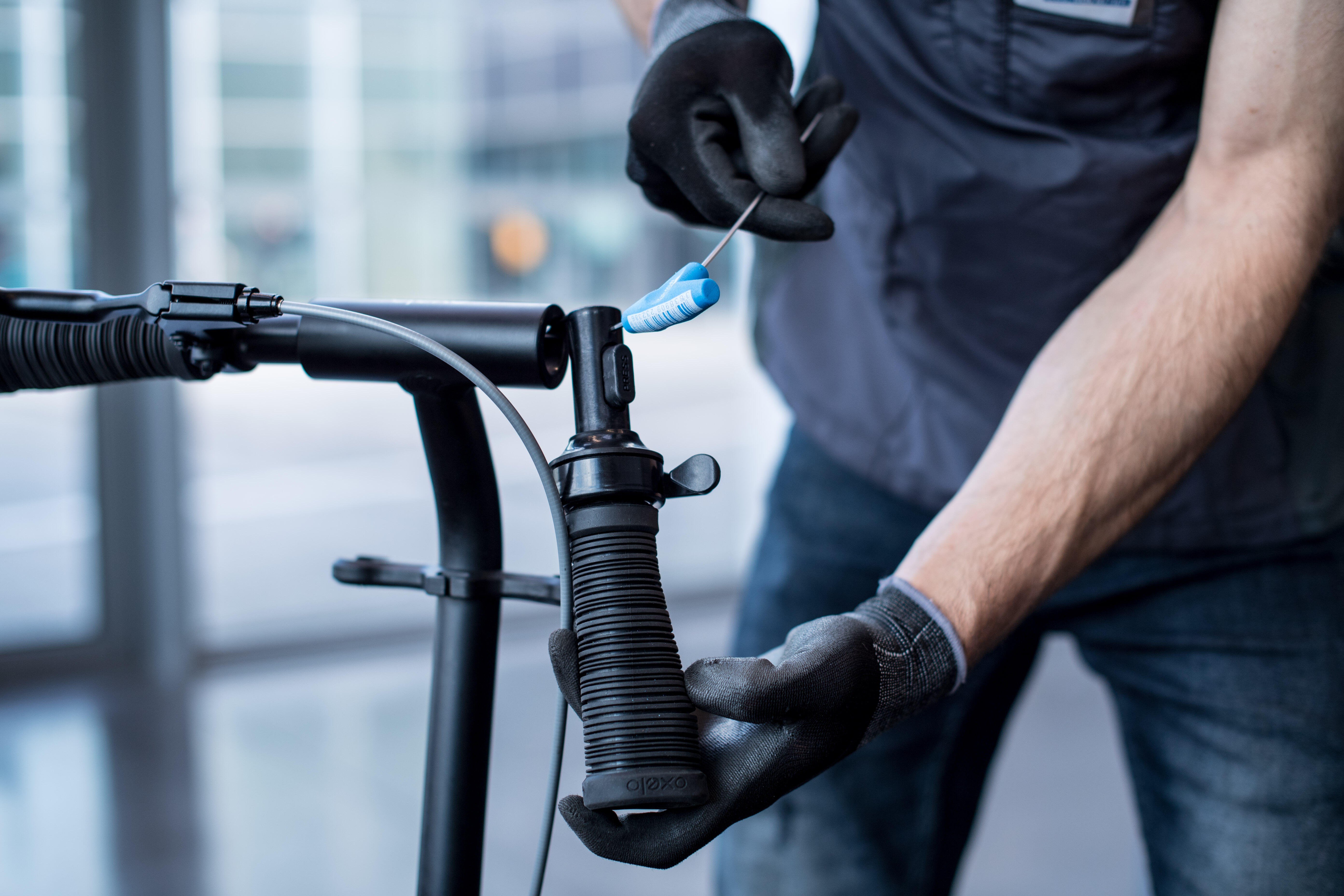 Changement de poignée, pegs, guidon, ou collier de serrage de trottinette. - WORKSHOP