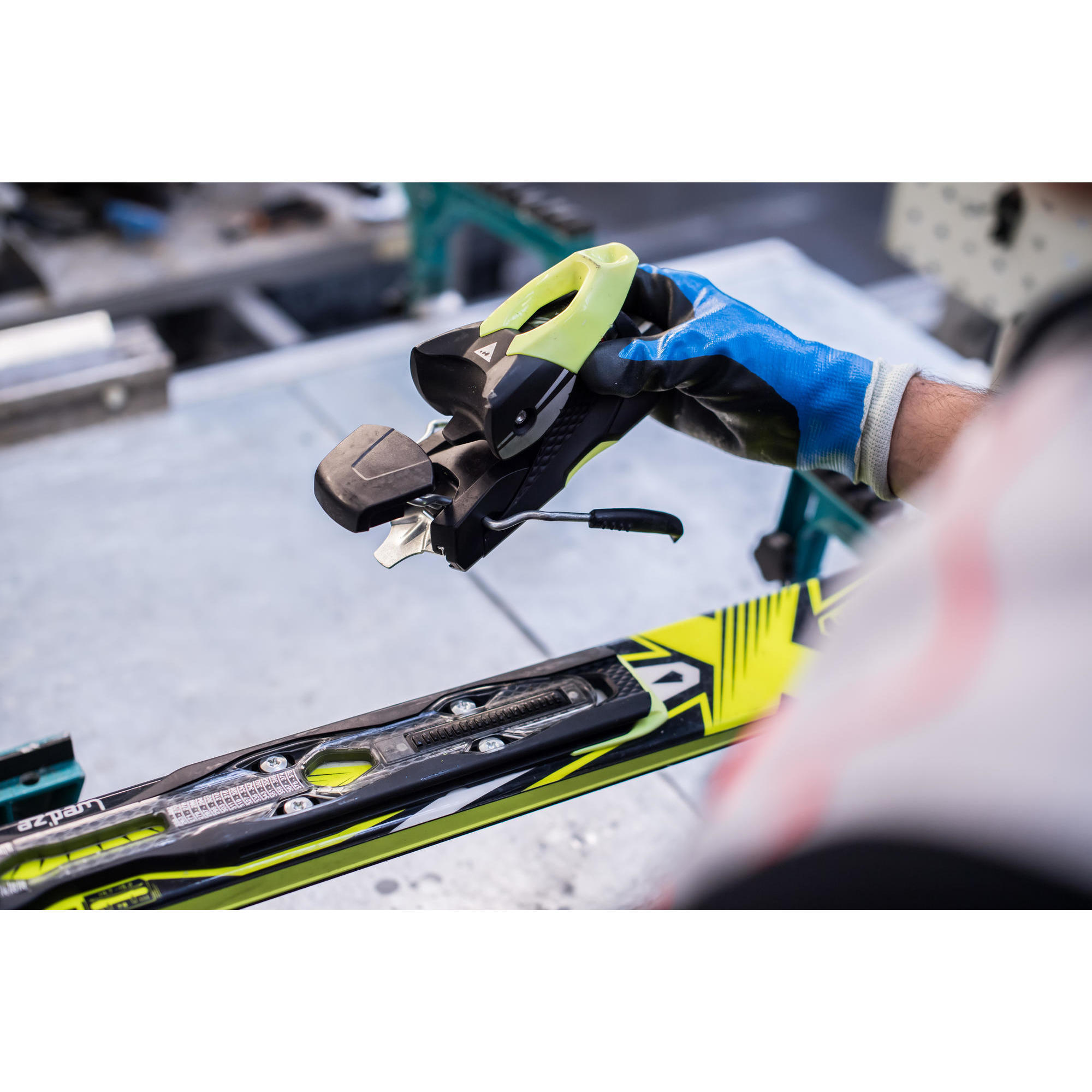 DÉPLACEMENT FIXATIONS DE SKIS Decathlon DÉPLACEMENT FIXATIONS DE SKIS Decathlon