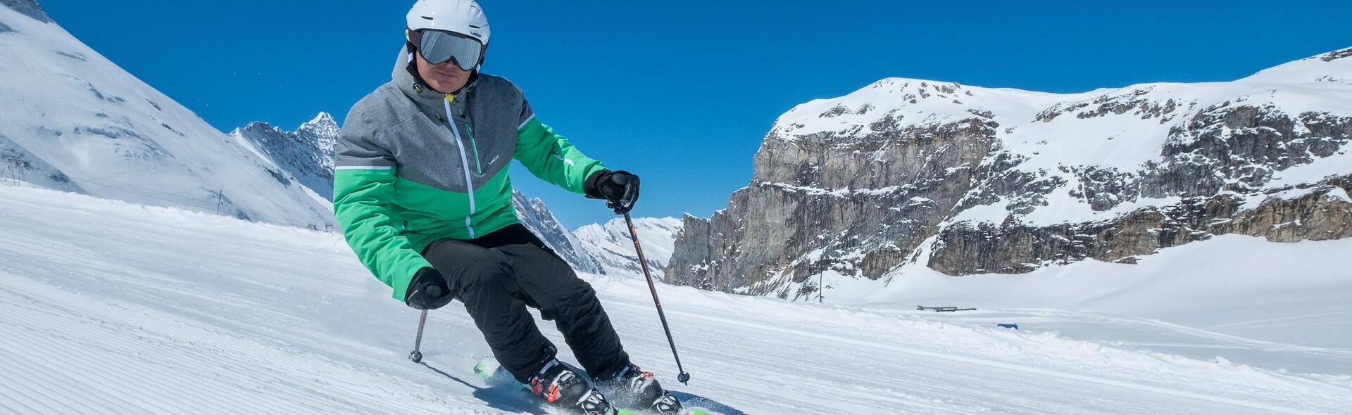 ski men carving