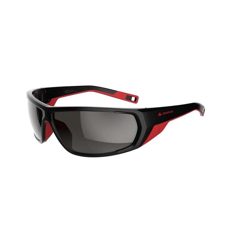 Lunettes de soleil de randonnée MH570 noires/rouges polarisantes catégorie 4 Lunettes de soleil de randonnée MH570 noires/rouges polarisantes catégorie 4