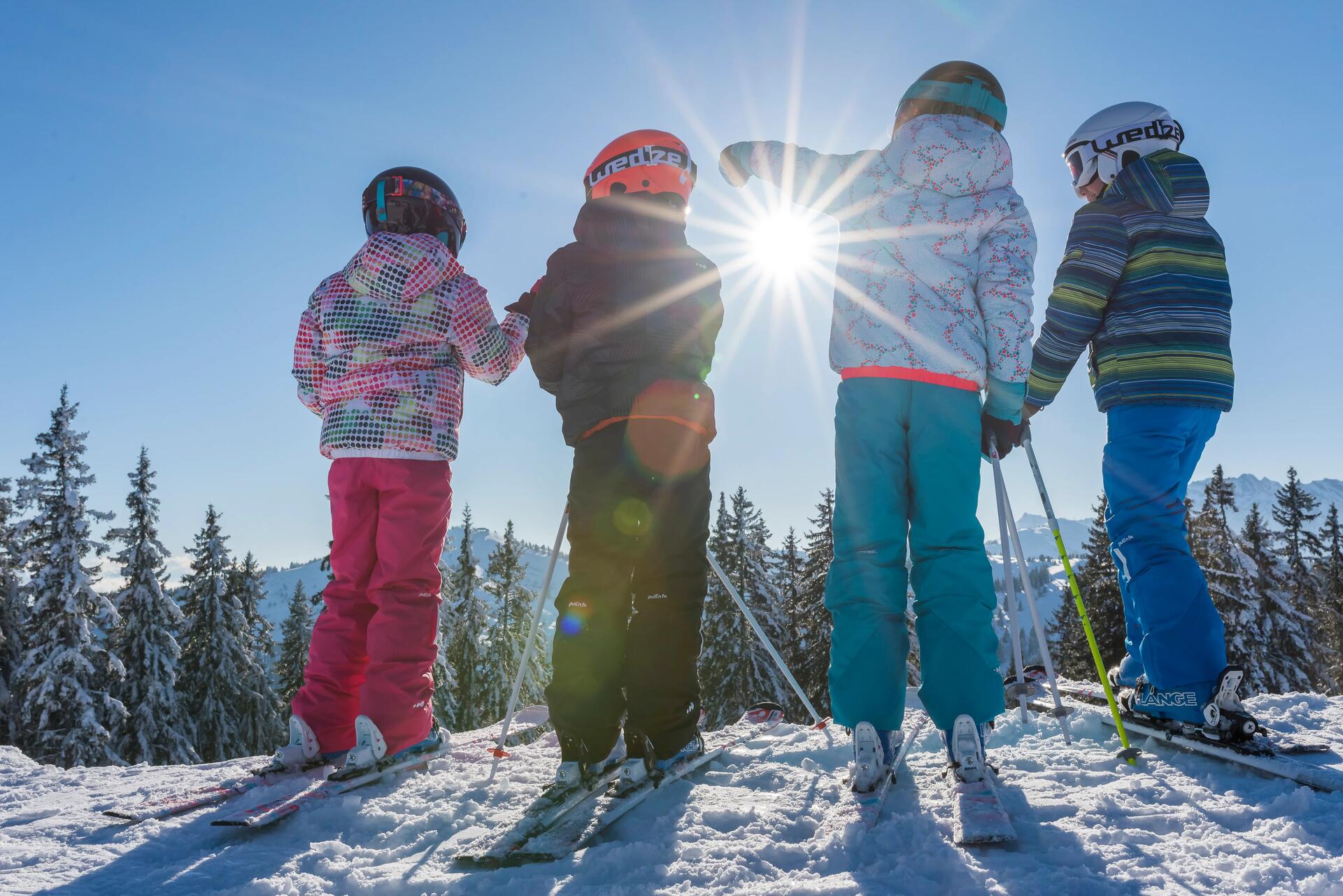 Cum îți poți iniția copilul în snowboard? 