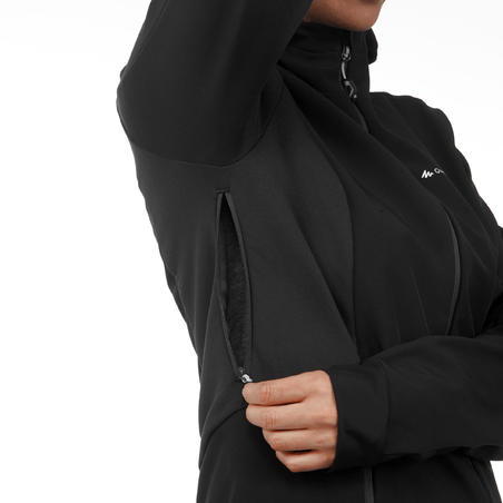 Жіноча куртка TREK 500 WINDWARM для гірського трекінгу, з софтшелу – чорна