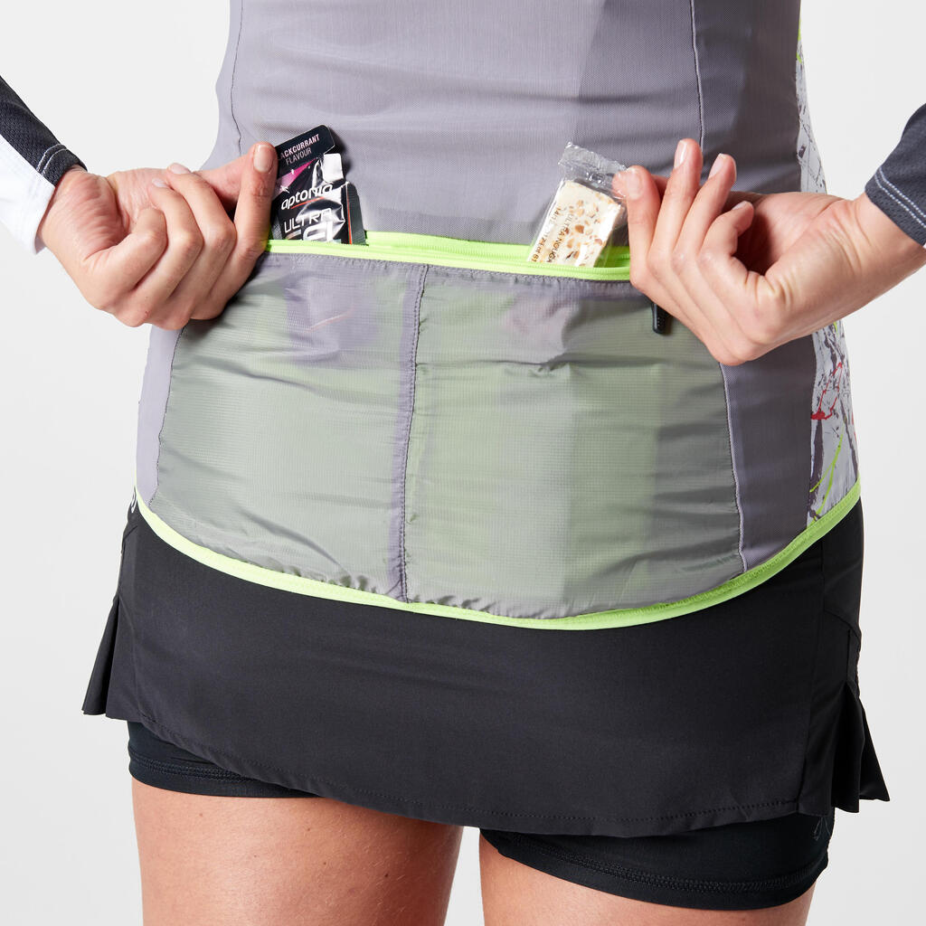 Laufweste winddicht Trail Damen grau/weiß mit Muster
