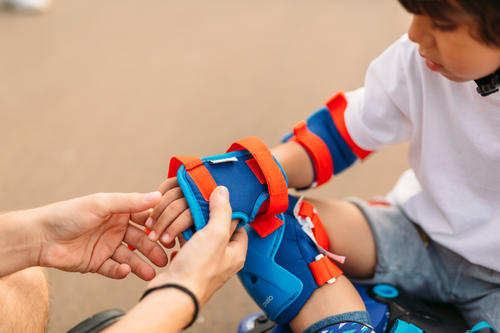 Kit De Protection Roller Skate Trottinette Enfant Play Bleu Rouge Pour Les Clubs Et Collectivites Decathlon Pro