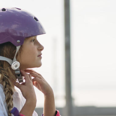 Come scegliere un casco per pattinare, lo skate o il monopattino | DECATHLON