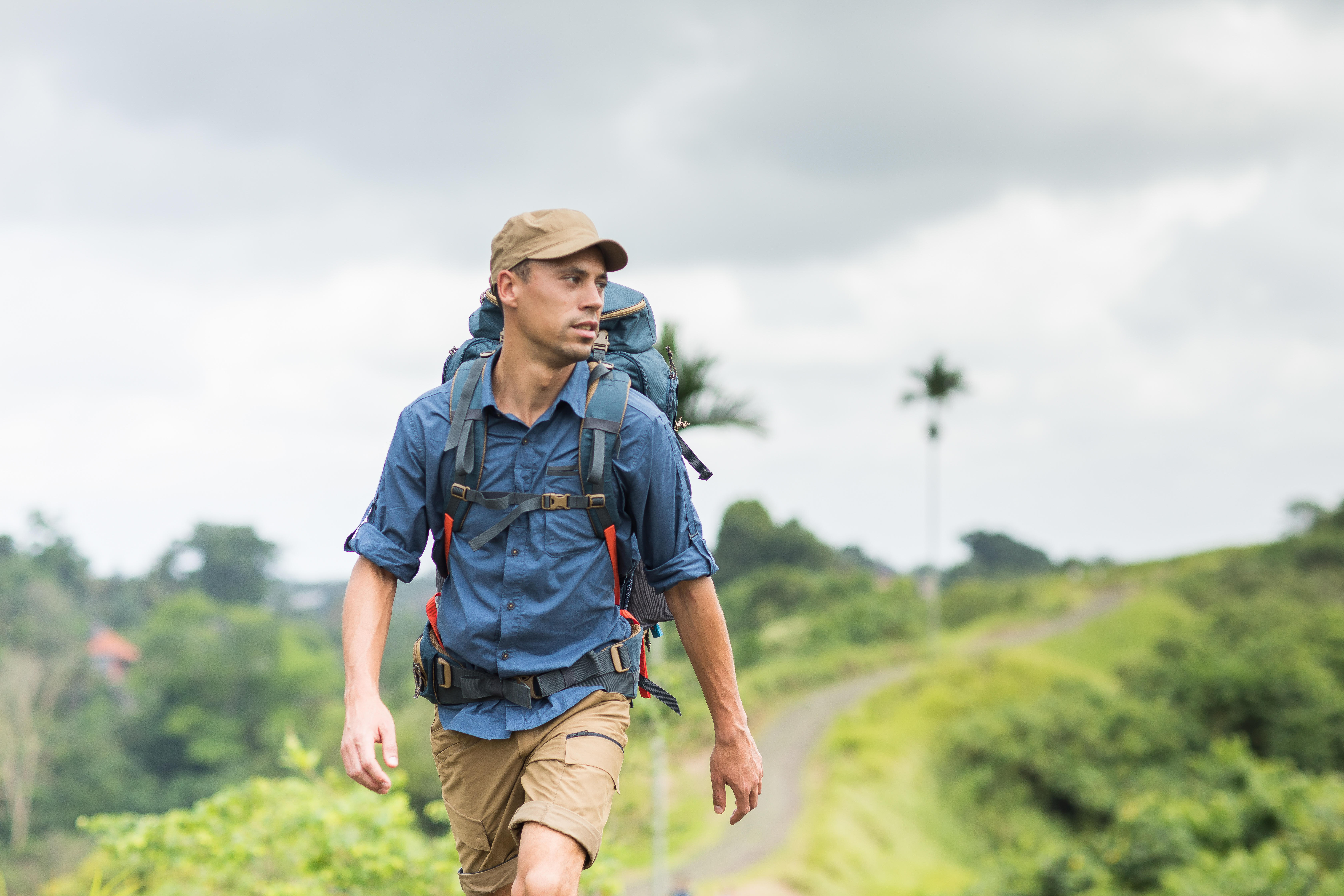 

Men' Trekking Roll-sleeve Shirt TRAVEL 500 - Blue