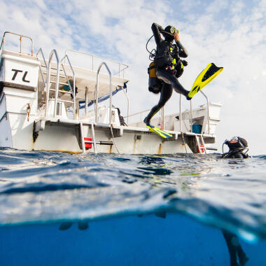 Entdecke die Tiefen des Ozeans beim Tauchen und begeistere dich für Scuba Diving
