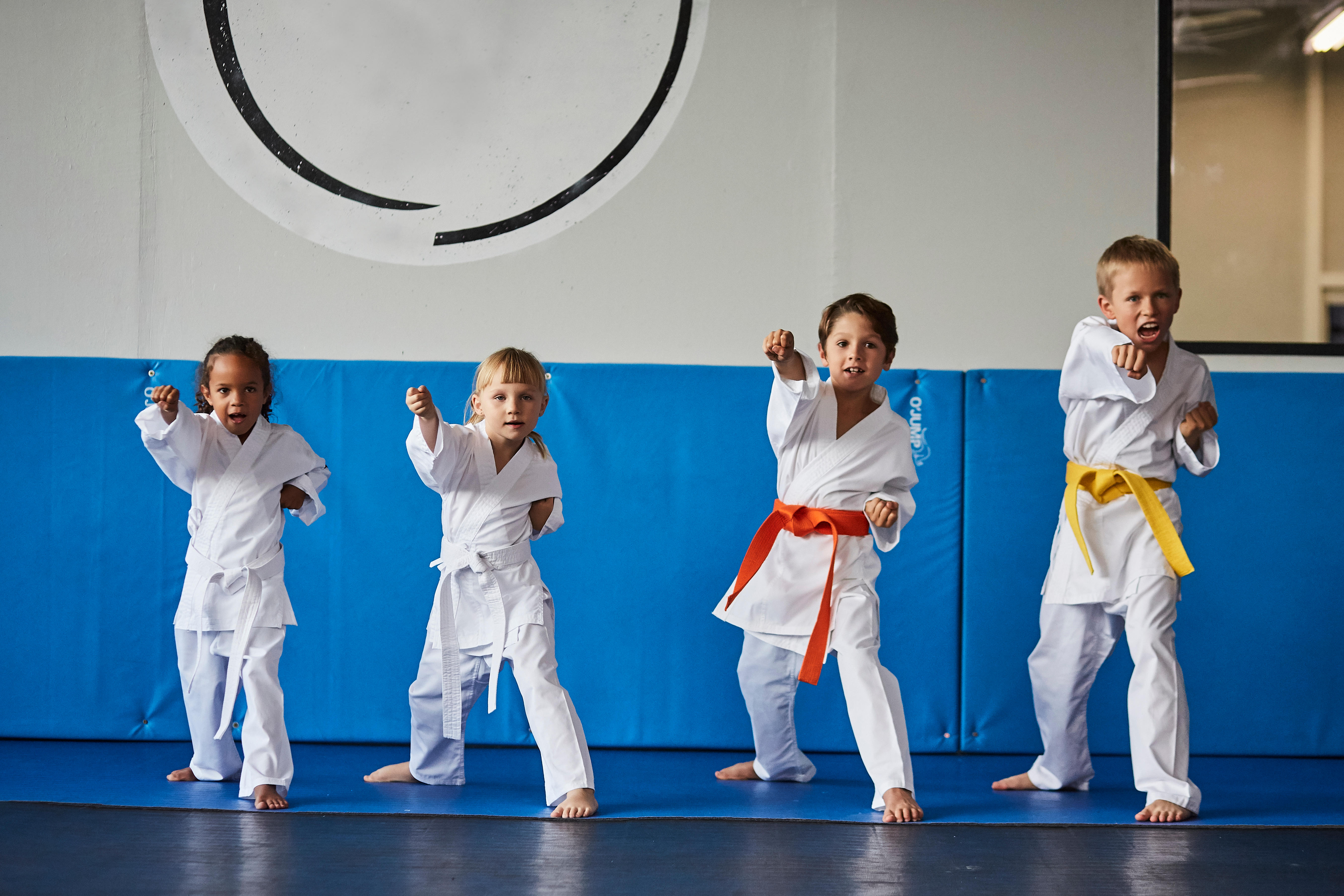 Calma sed Aclarar Kimono karate karategi junior Outshock 100 blanco (cinturón blanco  incluido) | Decathlon