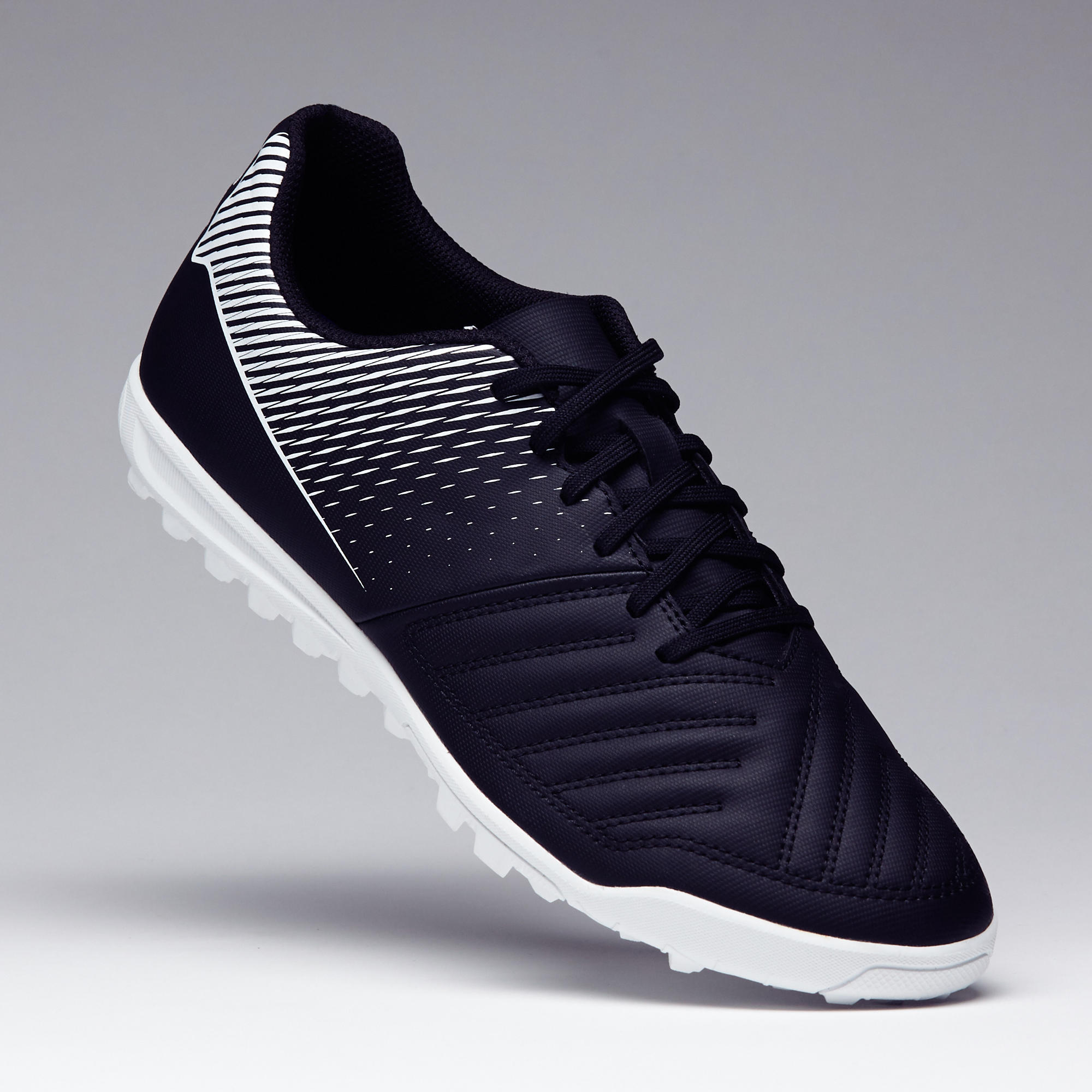 Chaussures de foot et crampons pour tous terrains
