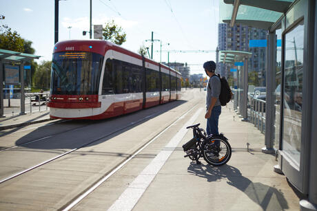 conseils-quel-vae-pour-quels-pratiques-homme-métro-vélo-pliant-tilt-500 conseils-quel-vae-pour-quels-pratiques-homme-métro-vélo-pliant-tilt-500