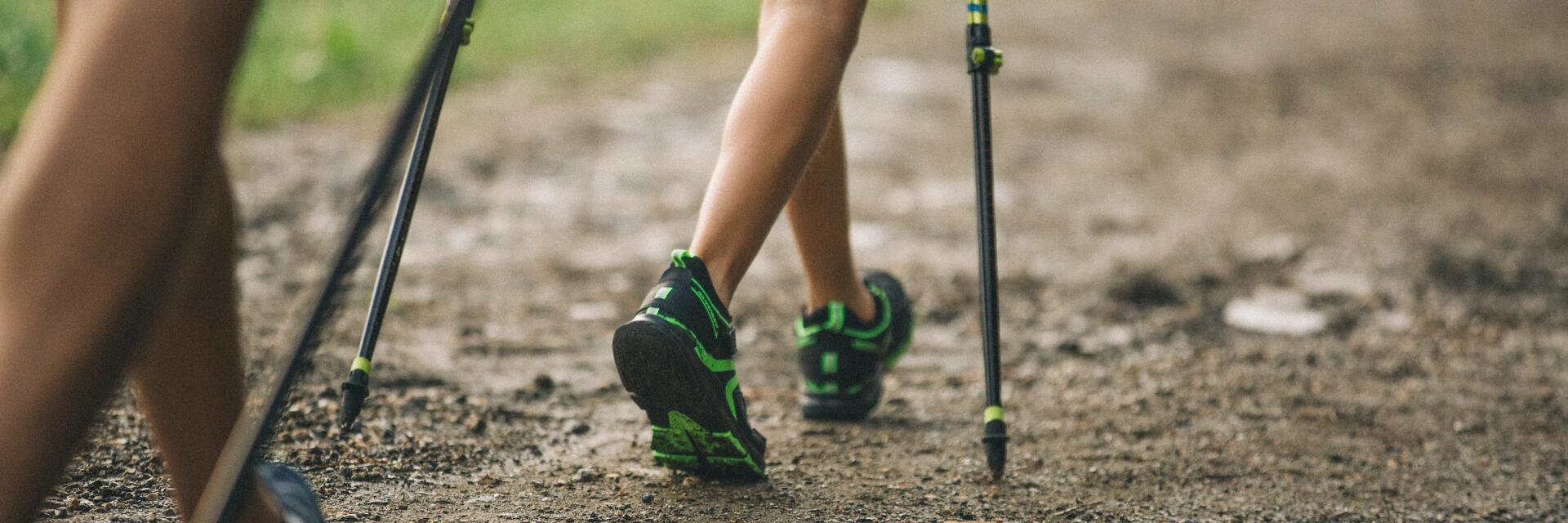 Kobiety uprawiające nordic walking