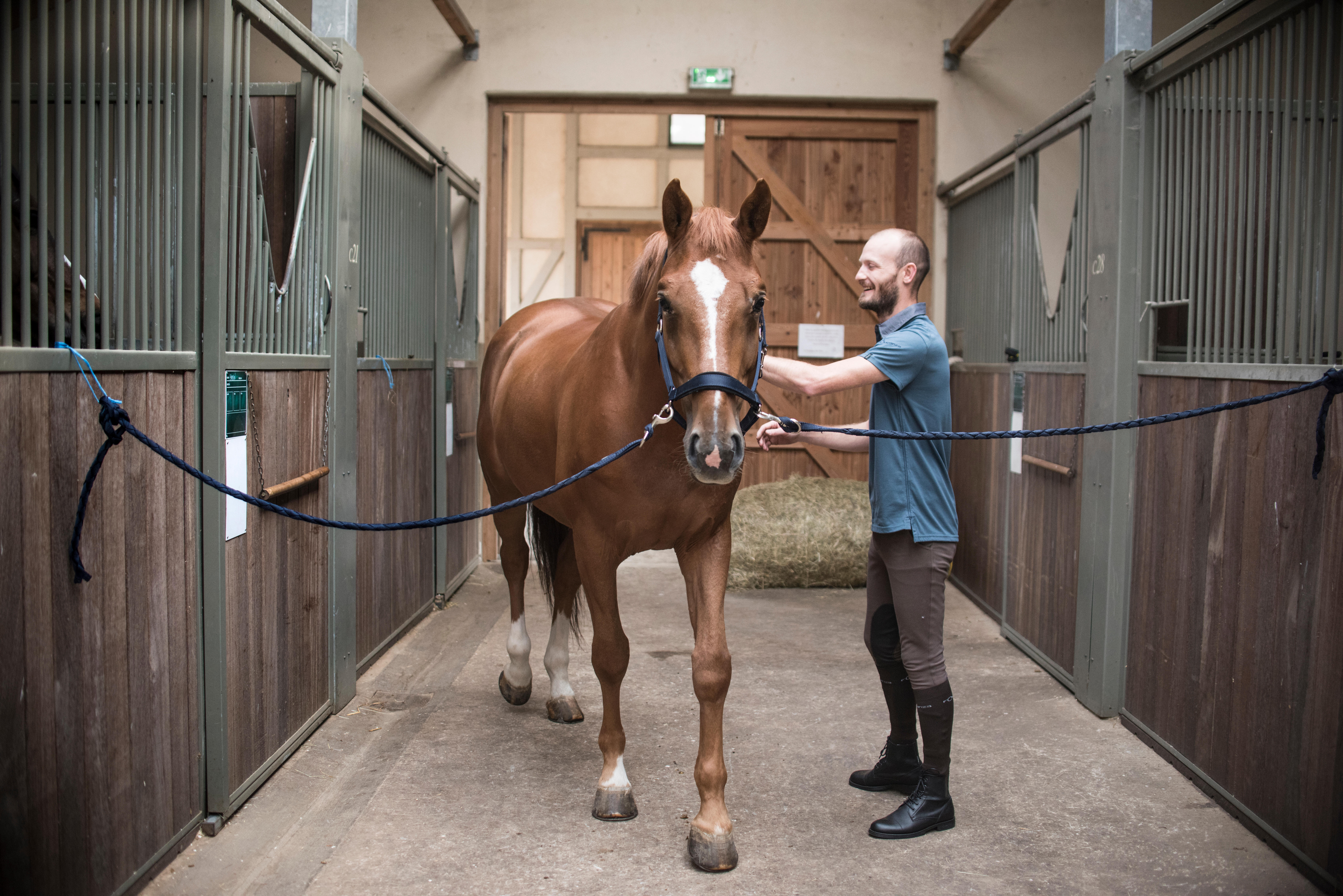 Бриджи мужские для верховой езды с коленной леей из кожезаменителя 140 FOUGANZA