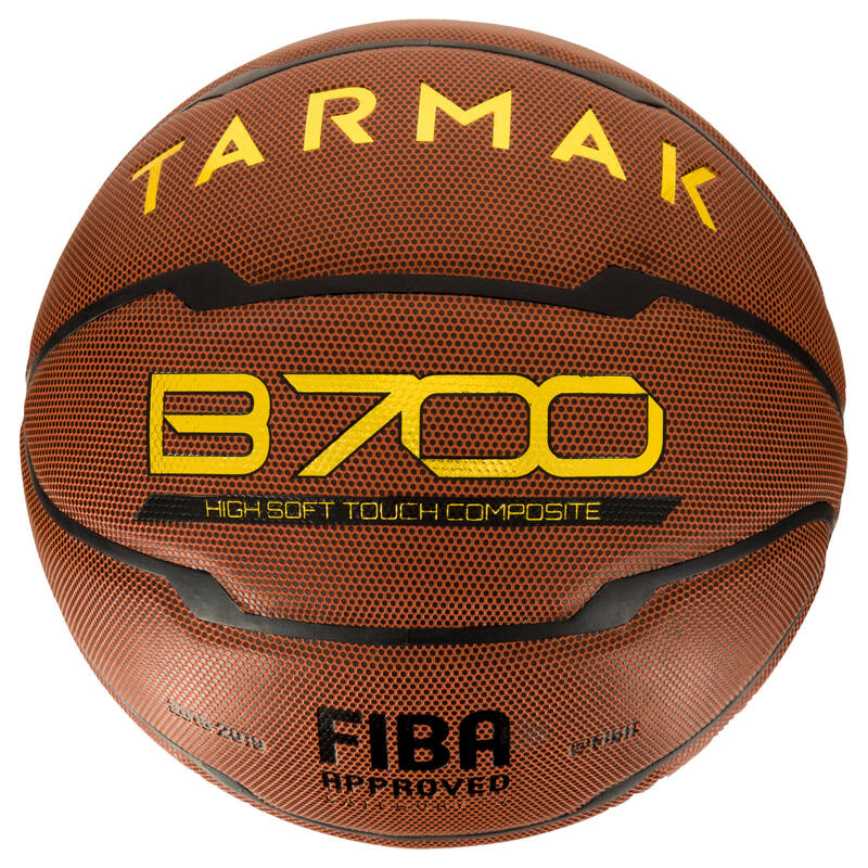 Ballon de basket homme B700 taille 7 marron. Homologué FIBA. Après 12 ans. Ballon de basket homme B700 taille 7 marron. Homologué FIBA. Après 12 ans.