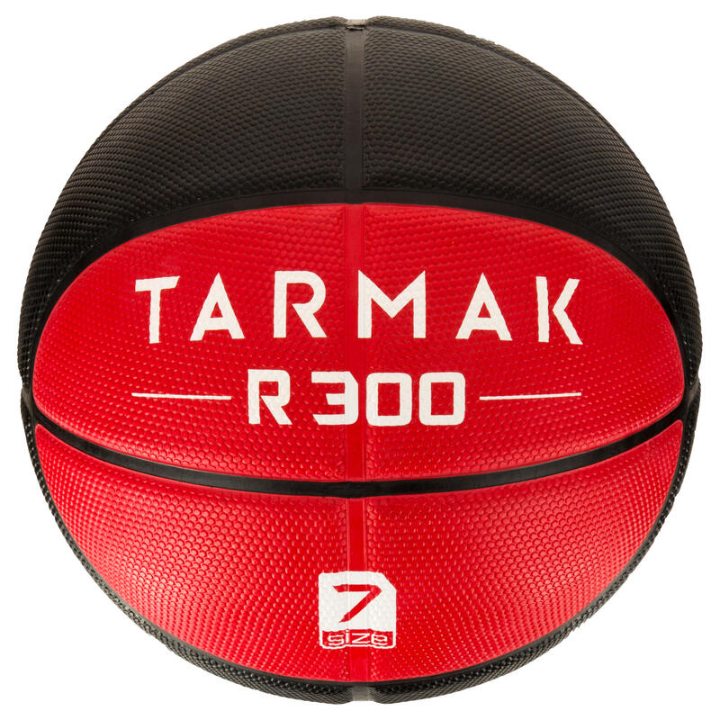 Ballon de basket homme R300 taille 7 noir rouge. Résistant. À partir de 12 ans. Ballon de basket homme R300 taille 7 noir rouge. Résistant. À partir de 12 ans.