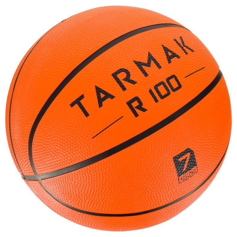 Ballon de basket adulte R100 taille 7 orange. Résistant. Pour débuter.