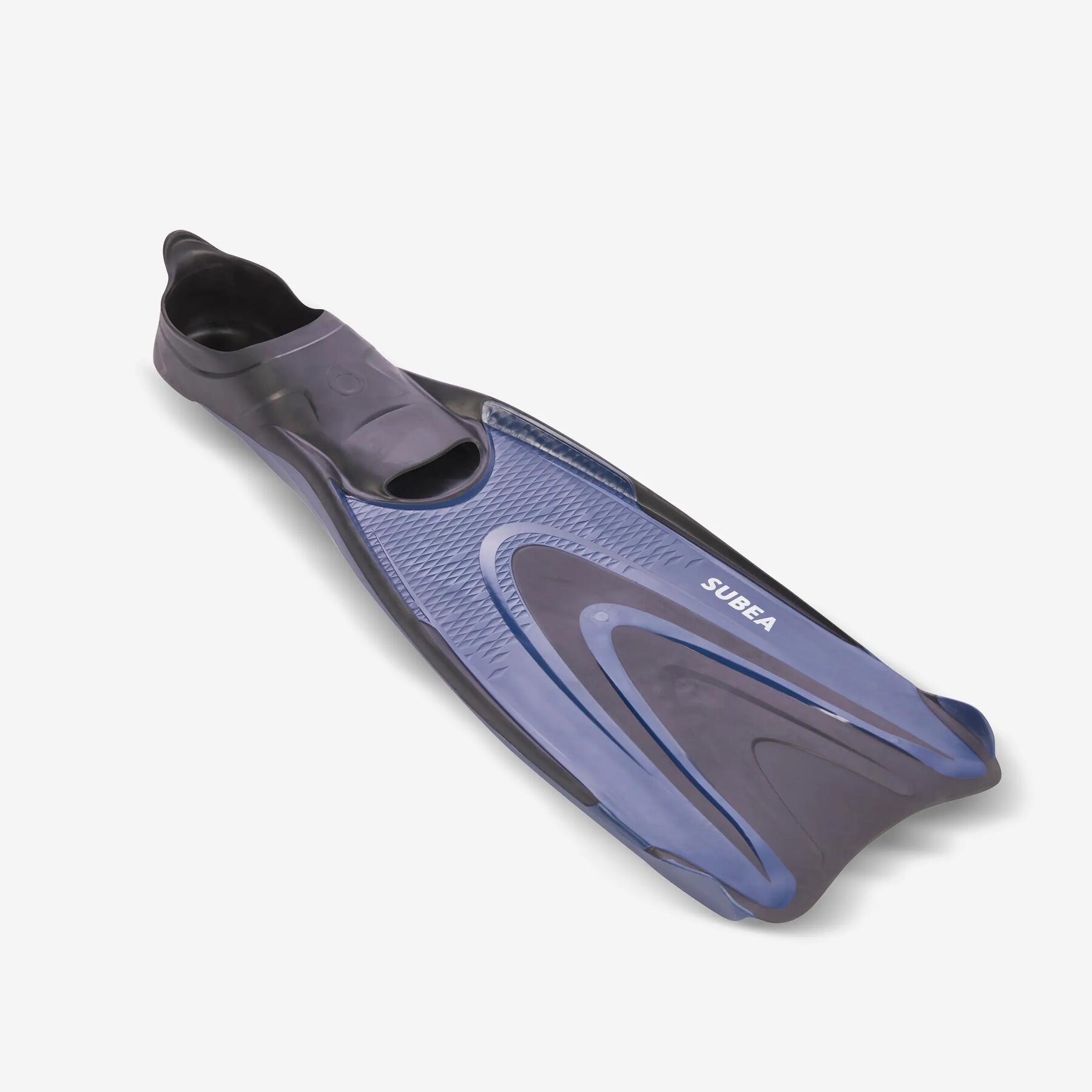 Une palme chaussante pour la plongée bouteille