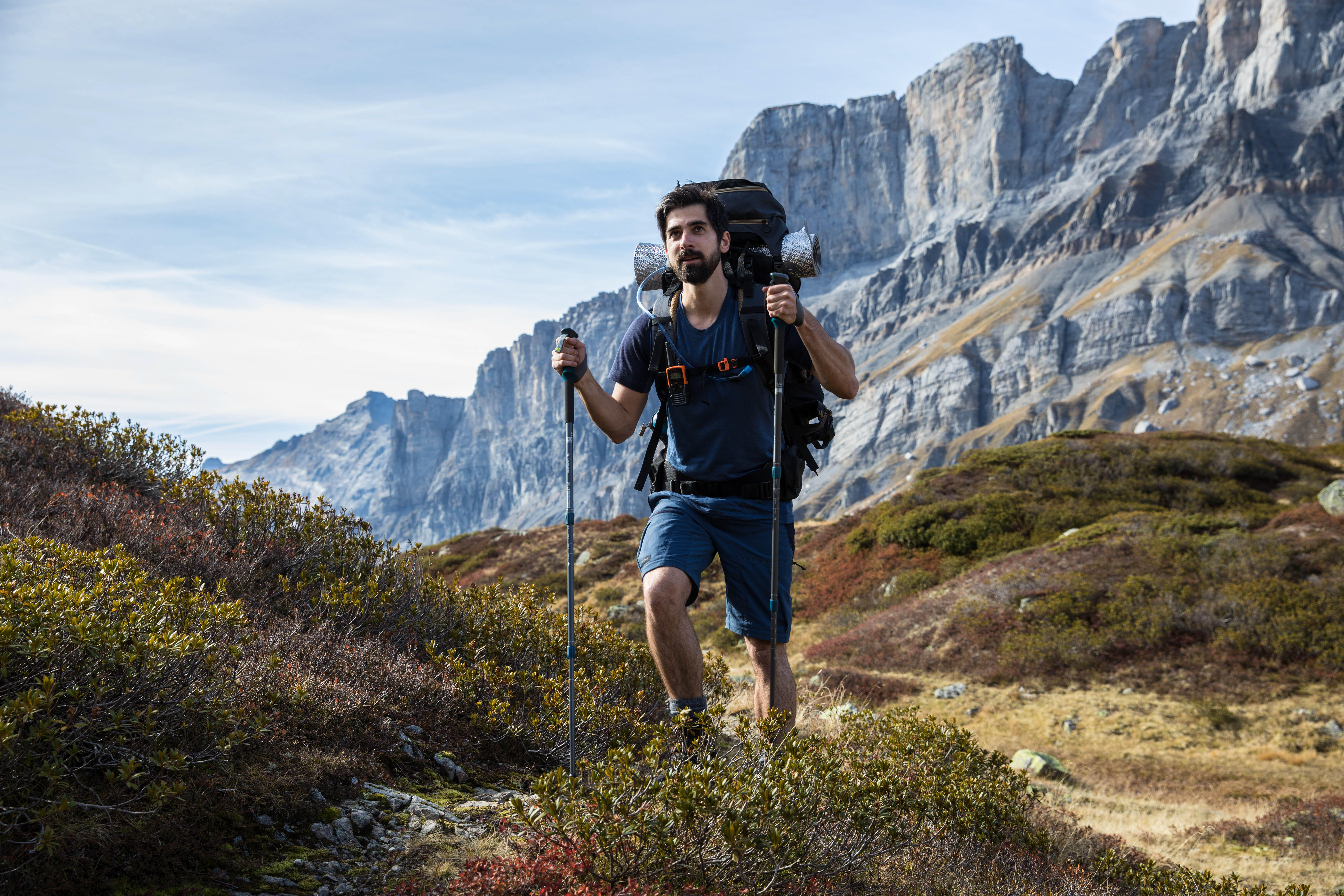 Тренировка треккинг. Trek 500 Forclaz. Trek 500 Forclaz брюки. Брюки Trek 500 мужские Forclaz. Треккинг.