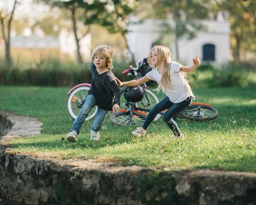 bicicleta menina bicicleta rapaz