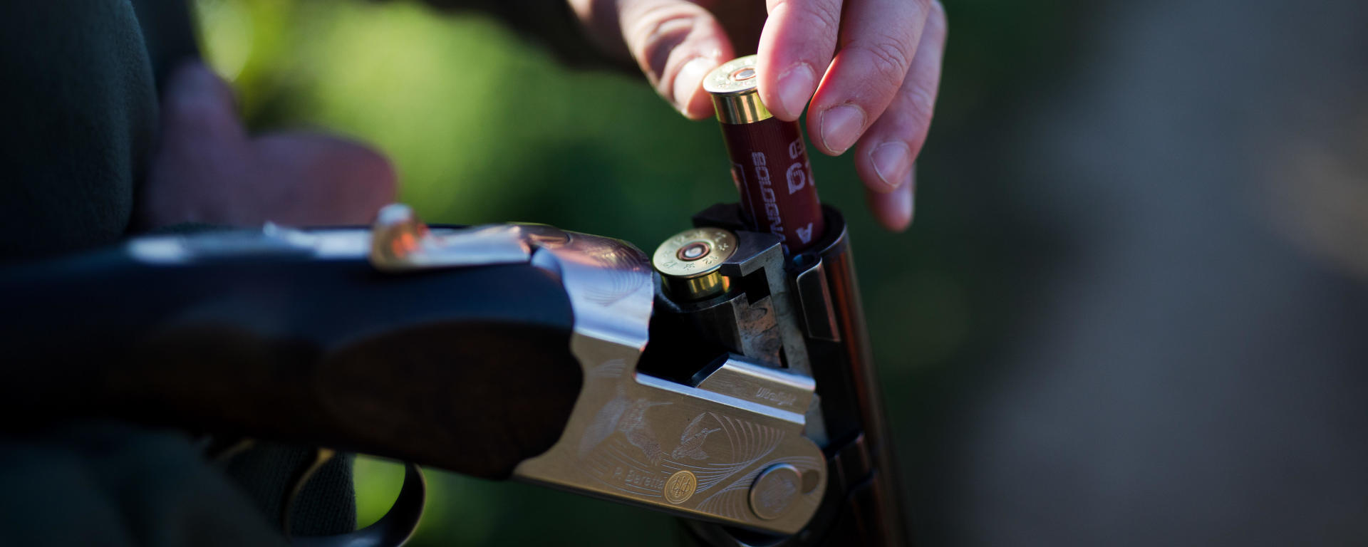 Chargement d'un fusil avec deux cartouches Chargement d'un fusil avec deux cartouches
