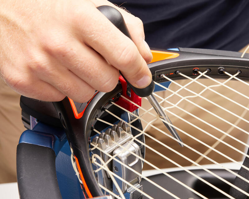 Tenis raketi kordajını değiştirin