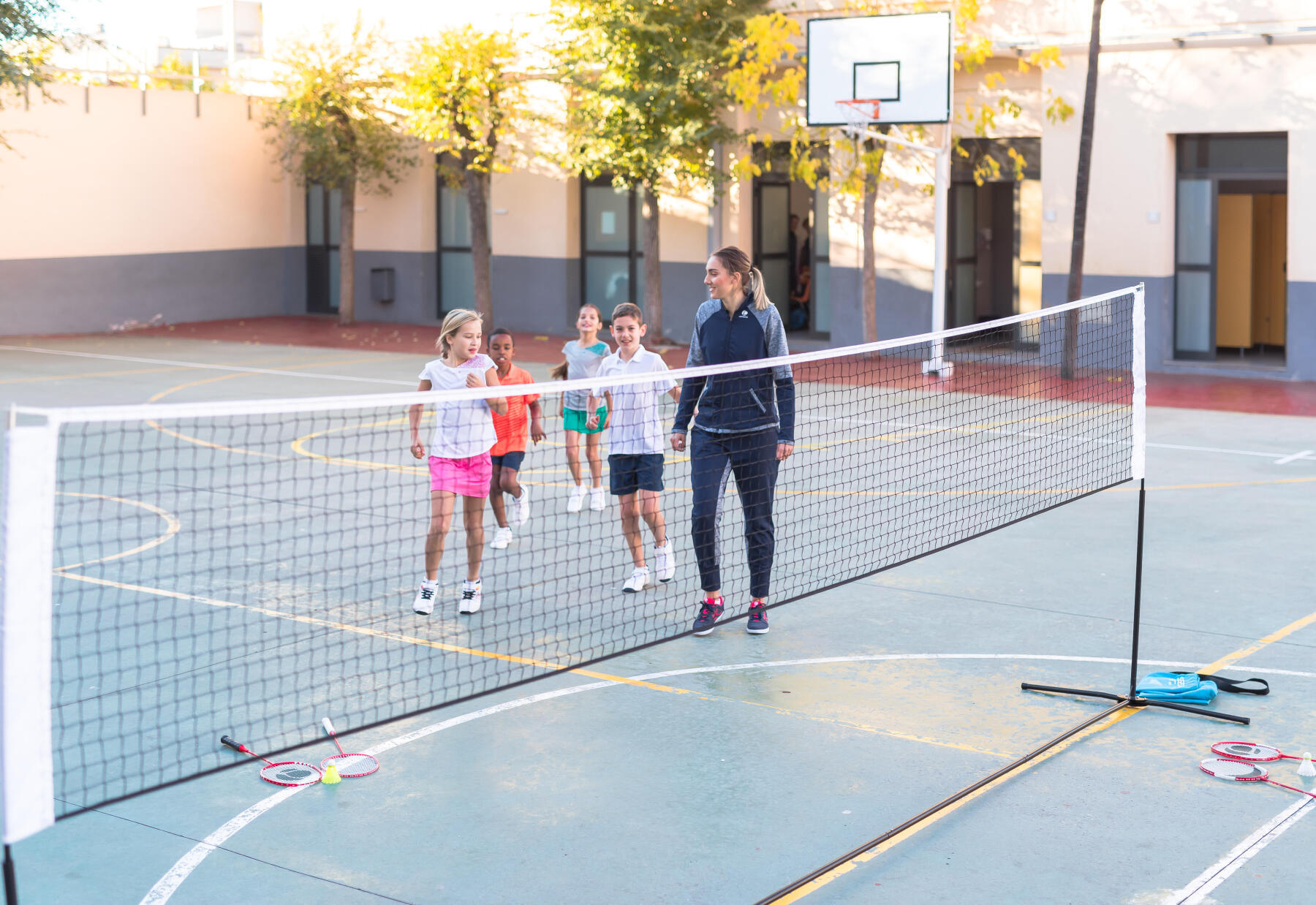 ALEGEREA ECHIPAMENTULUI PENTRU BADMINTON ÎN AER LIBER