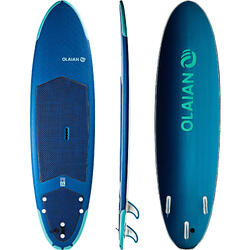 Planche de surf en mousse 7' 500. Livrée avec leash et ailerons.