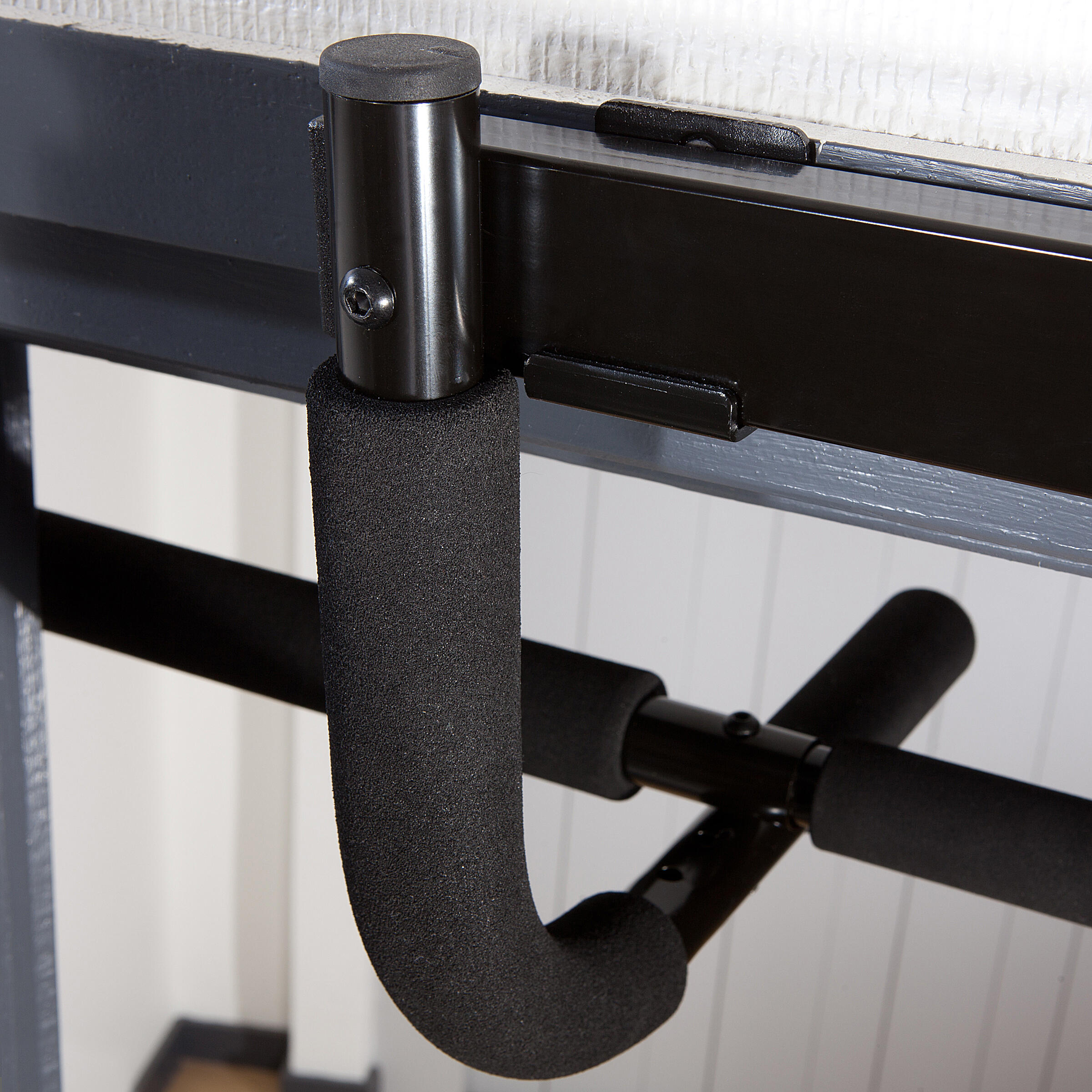 Strength Training Pull Up Bar 500