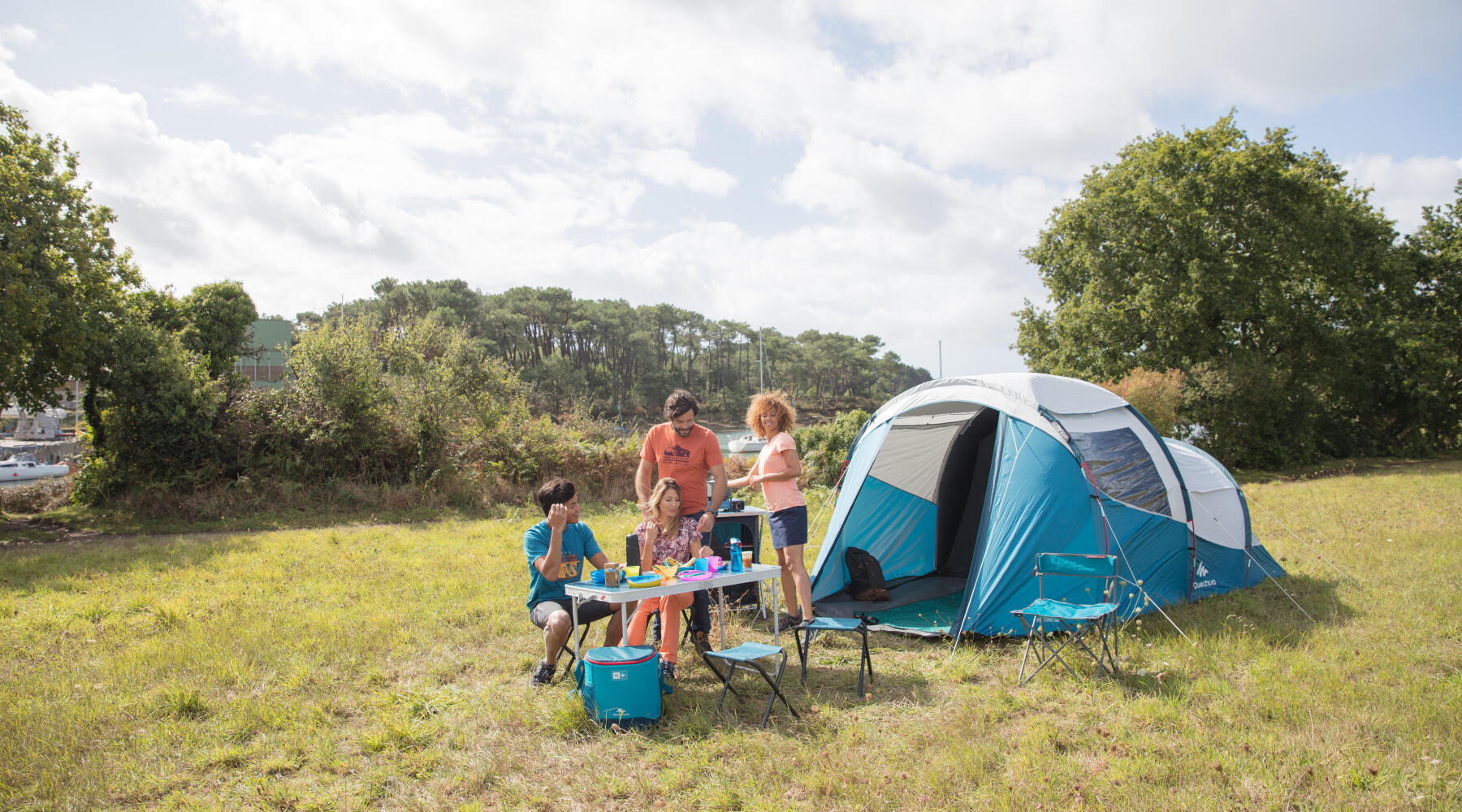 CAMPING ÎN ROMÂNIA – CE PIESE DE ECHIPAMENT NU TREBUIE SĂ LAȘI ACASĂ CÂND PLECI ÎN EXCURSIE CU CORTUL?