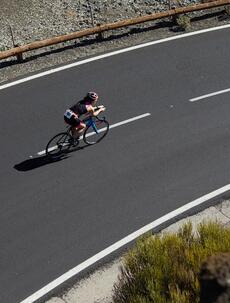 triathlete-on-bike triathlete-on-bike
