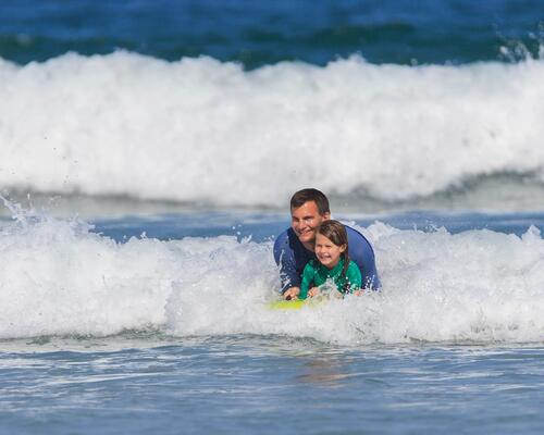 Bodyboard Olaian com criança