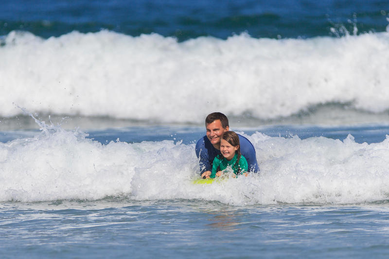 Surfar com o seu filho: todas as idades têm os seus prazeres!