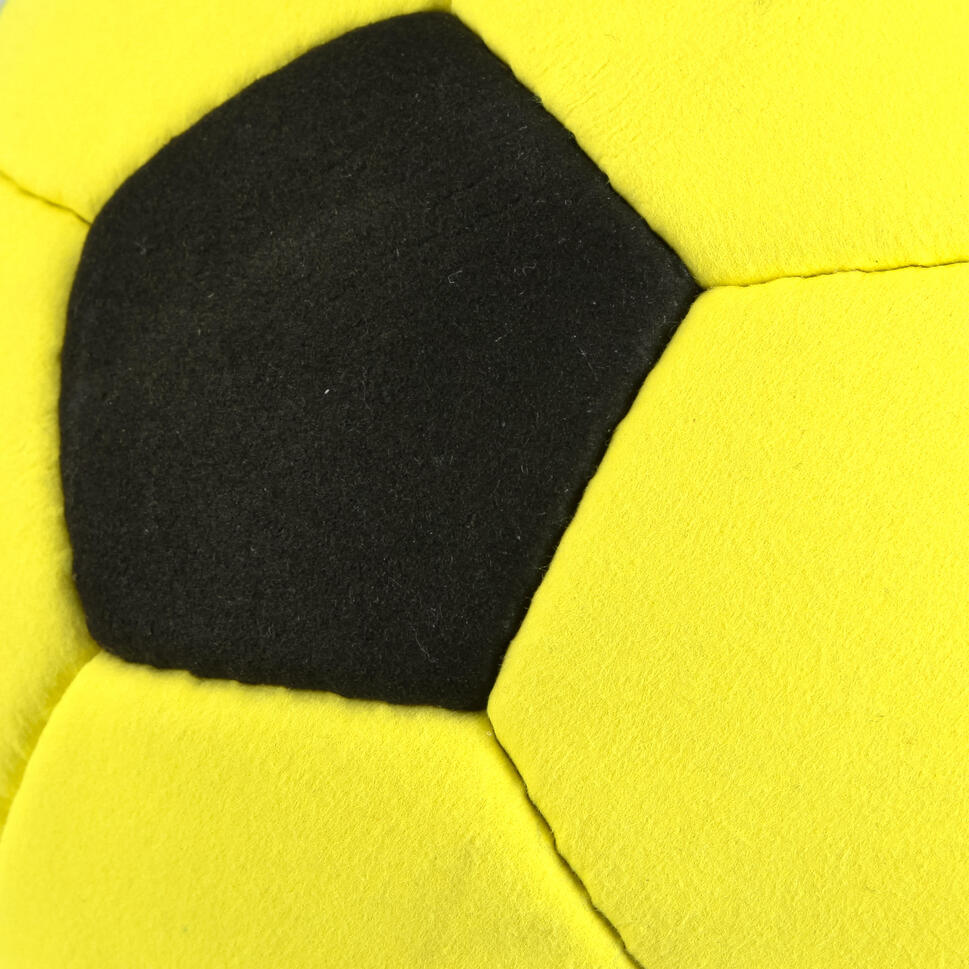 Ballon de foot en salle Feutrine jaune KIPSTA Decathlon