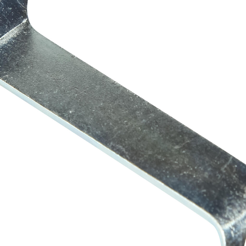 Screw-in stud wrench
