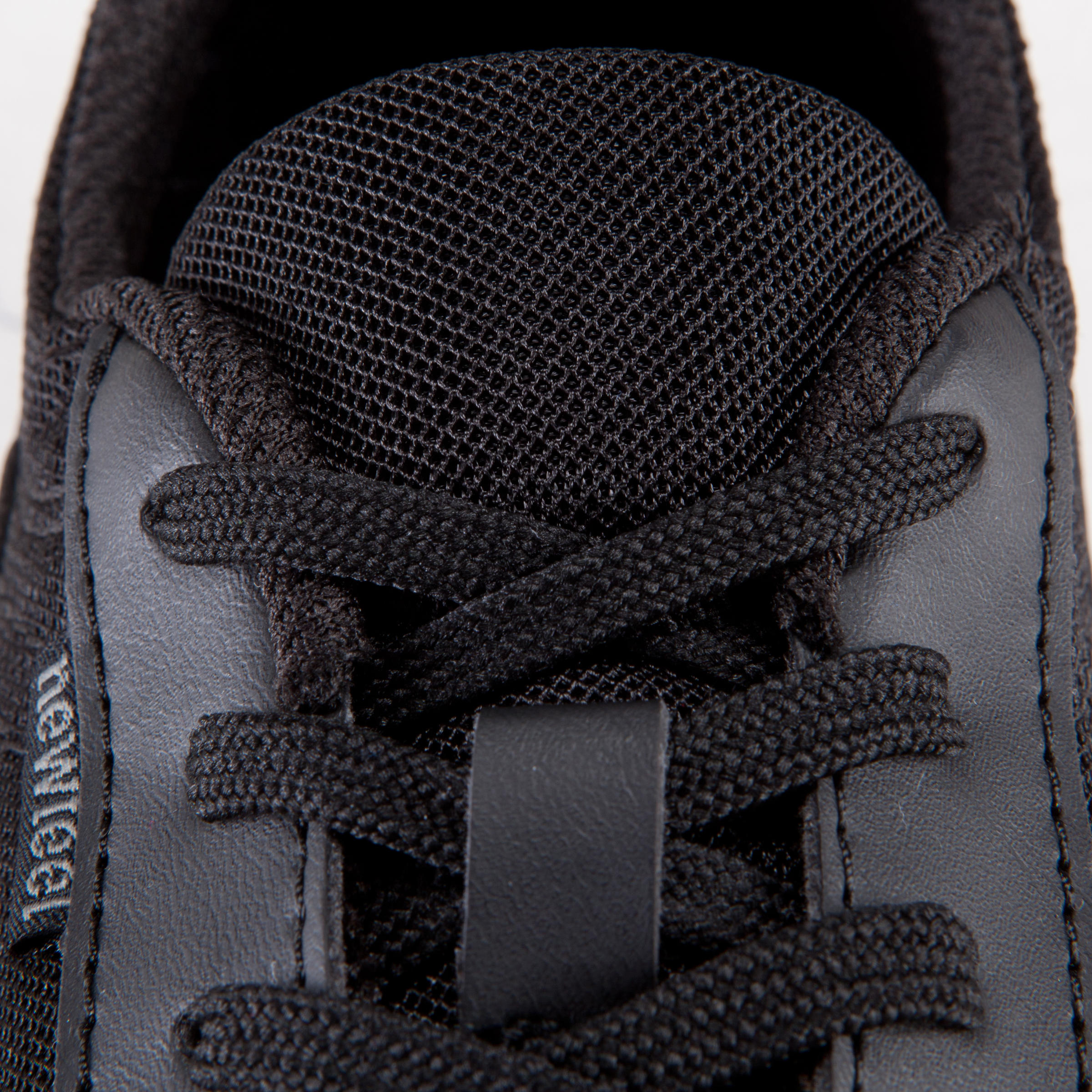 Many mesh everyday walking shoes - black 10/18