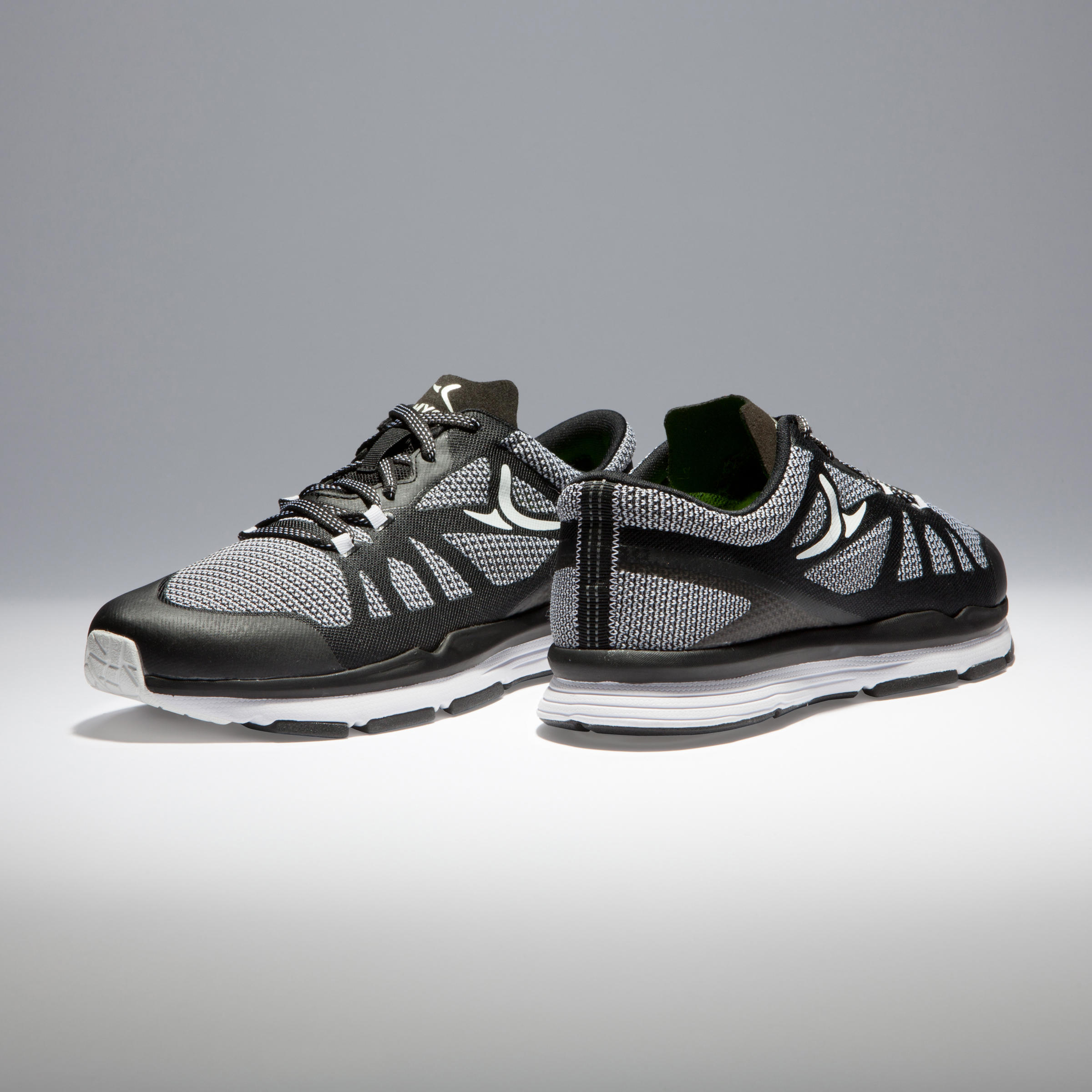 900 Women's Cardio Fitness Shoes - Black/White 8/20