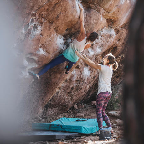 Bouldern an Felswänden Bouldern an Felswänden