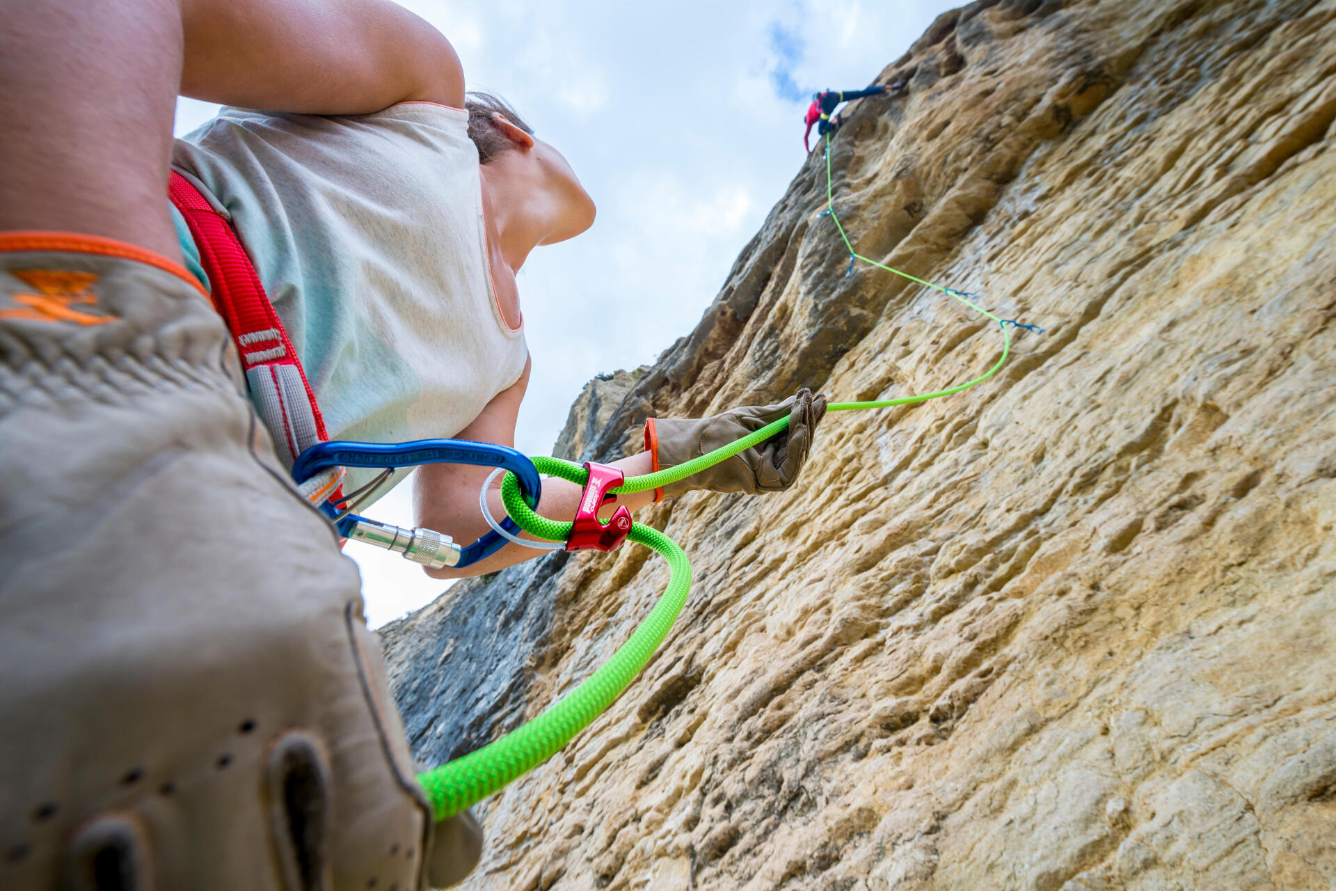 De ce echipament ai nevoie pentru escalada practicată în exterior?