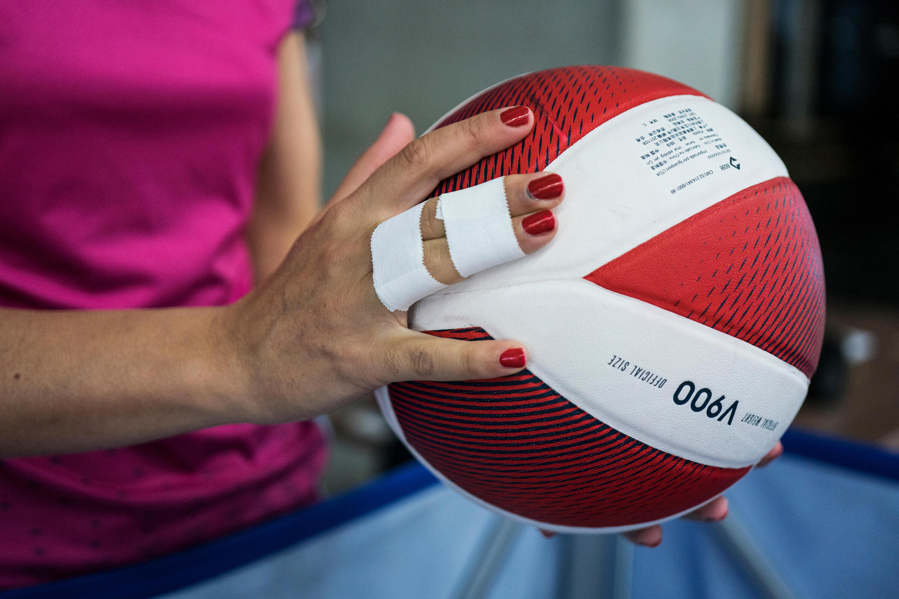 Volleyball Größe 5 - V900 FIVB Approved weiß/rot  8/13
