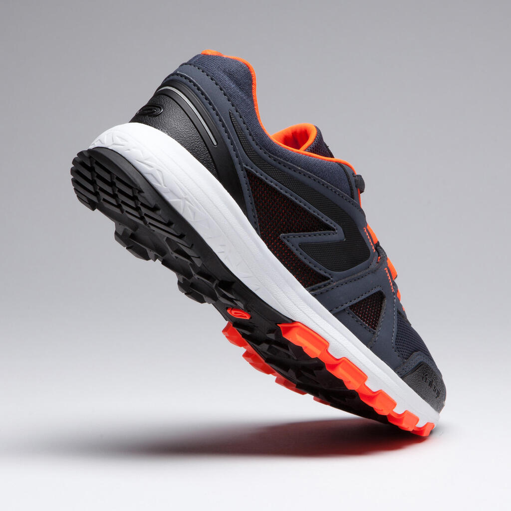 DEČJE PATIKE KIPRUN GRIP ZA TRČANJE I SPORT SIVO-CRNE NEON NARANDŽASTE
