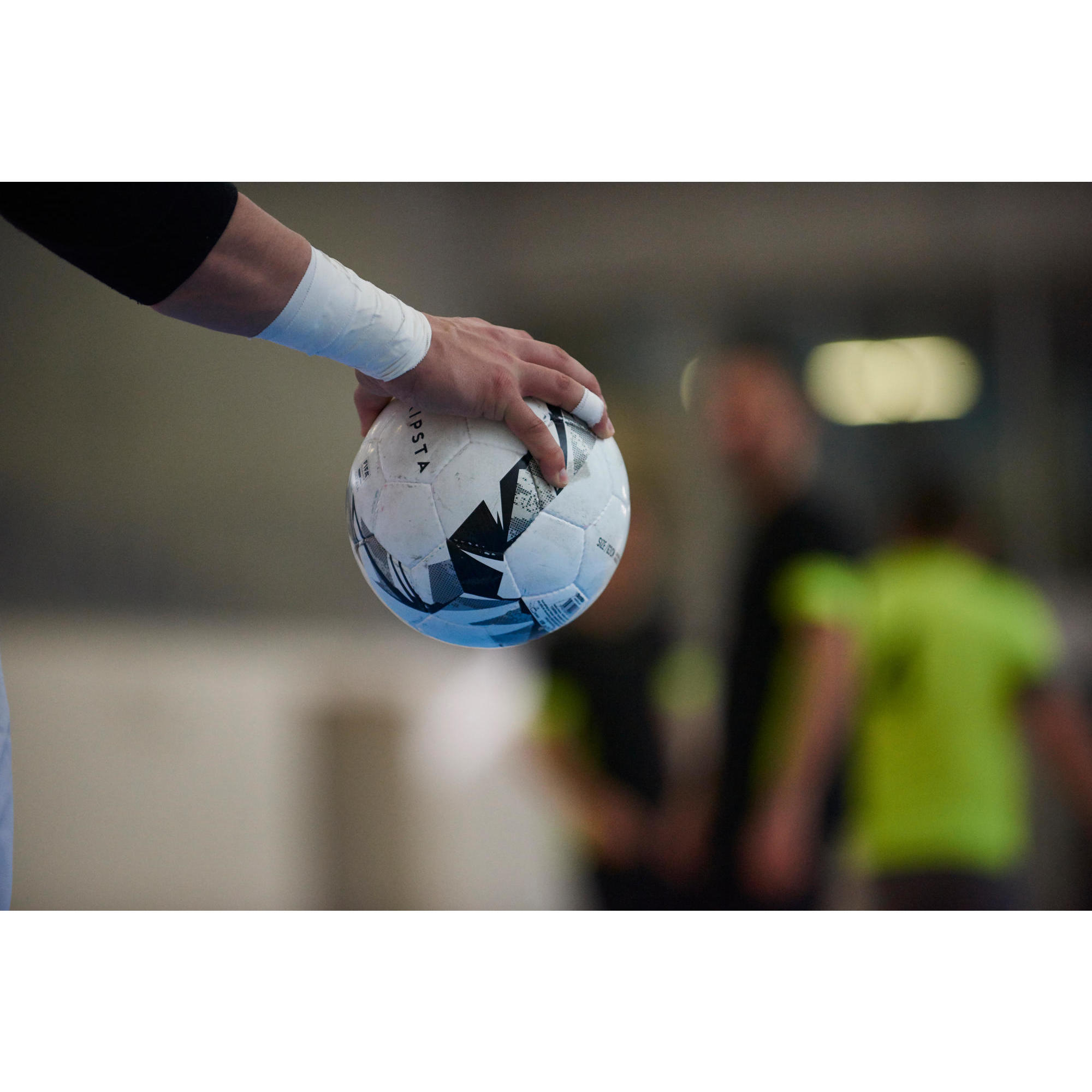 Футбольный мяч для Футзала 900 FIFA QUALITY PRO, размер 63 см IMVISO