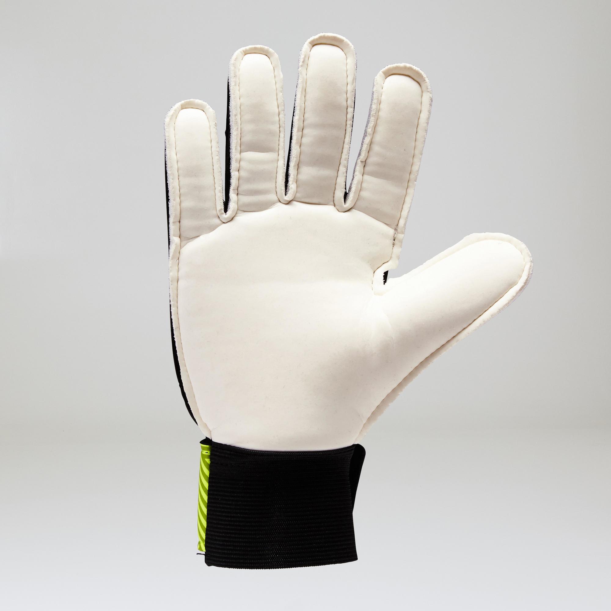 F100 children's soccer goalkeeper glove black yellow