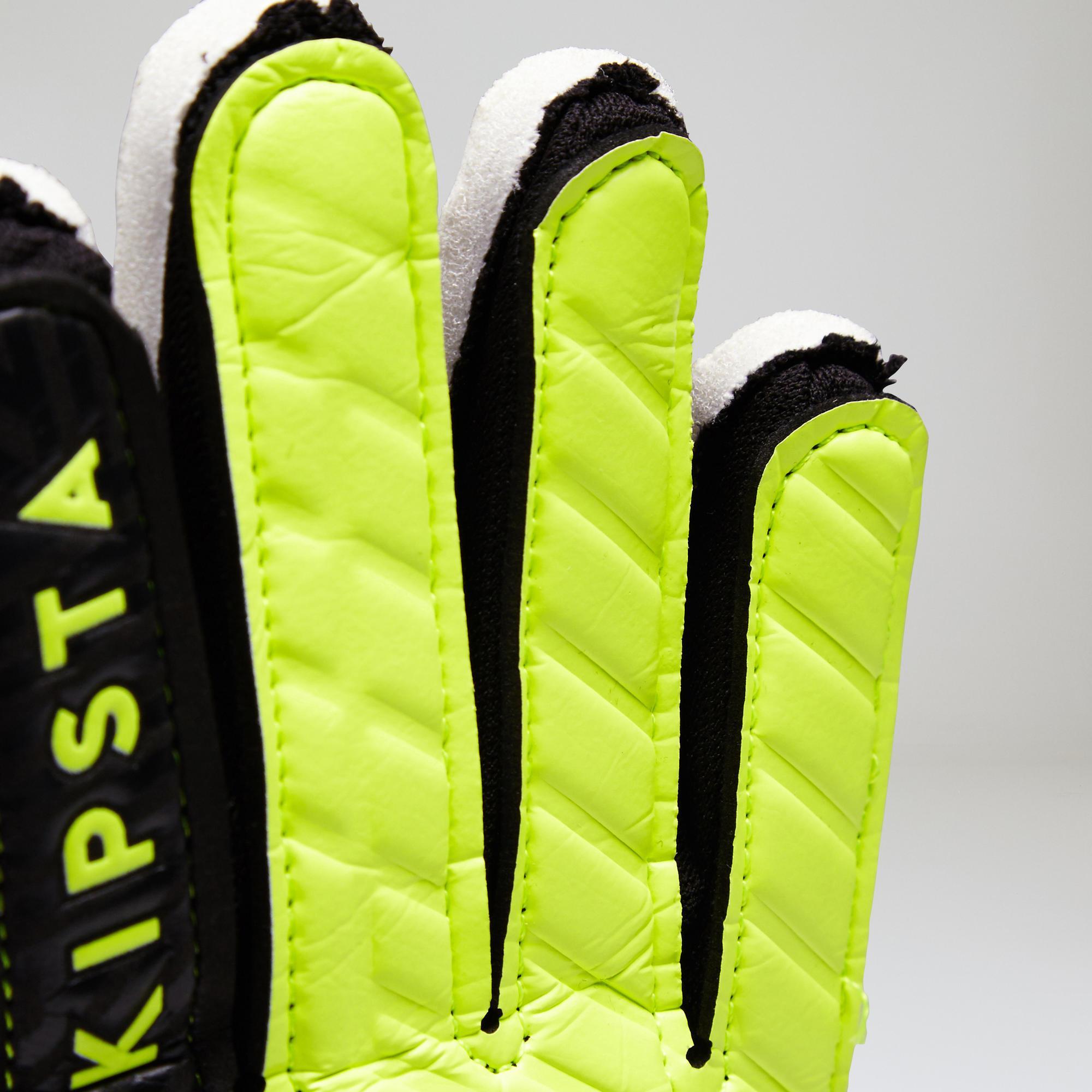 F100 children's soccer goalkeeper glove black yellow